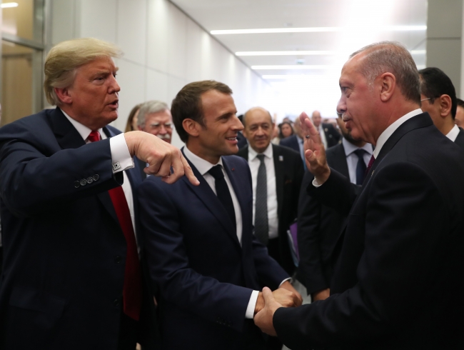 NATO Zirvesi'nde Macron ve Trump'tan Cumhurbaşkanı Erdoğan'a yakın ilgi